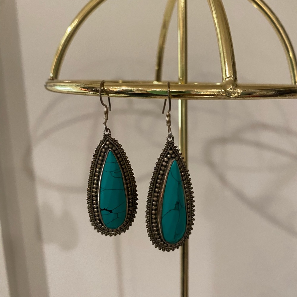 Beautiful turquoise / silver earrings